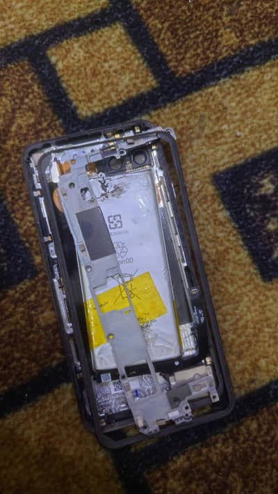 Google Pixel 5 and Aquos zero 2 parts