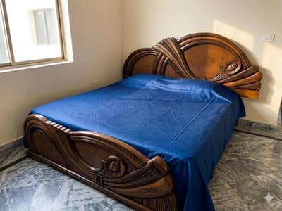 Double bed with mattress selling coz need money