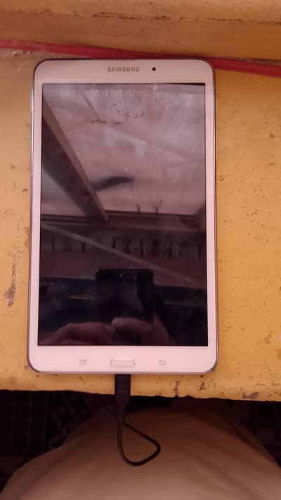 Samsung Galaxy Tab SM-T337A (AT&T) – 4G LTE – Good Condition