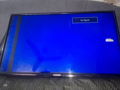 Samsung 32 inch smart led T. v  /Minor Line on screen/working perfect