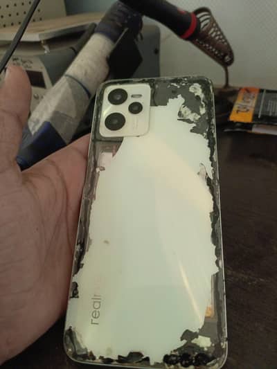 box bhi ha or charger beh ni serf mobile ha