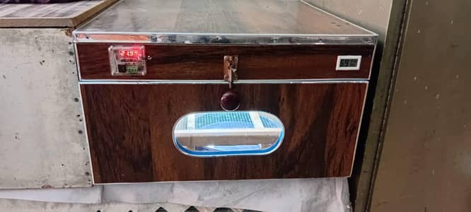 incubator available ha 120 egg  contact number 03,20,6248,741