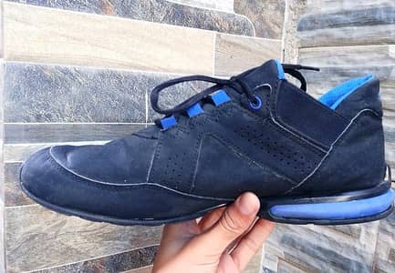 PUMA Original Shoes – Size 43 (UK 9) – Excellent Condition 