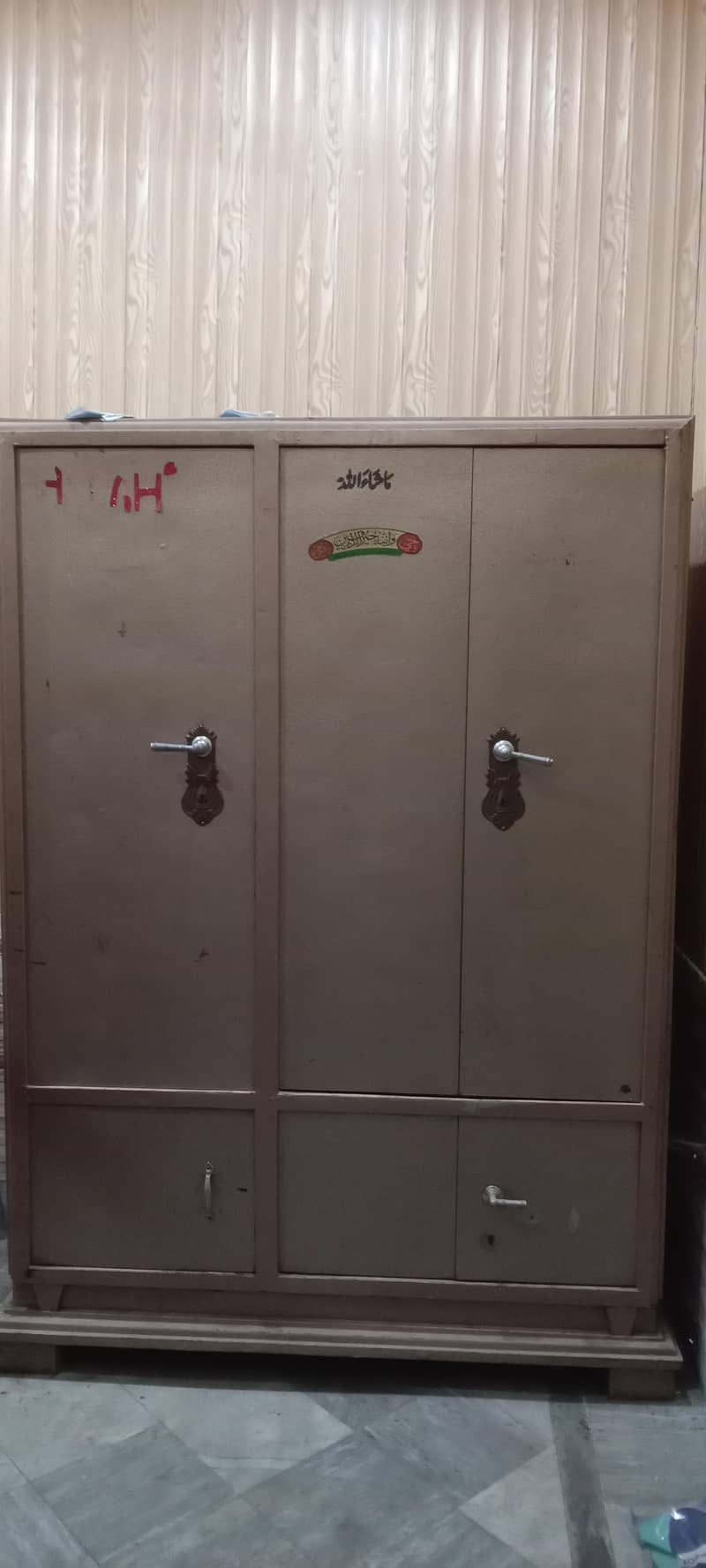 wardrobe الماری 0