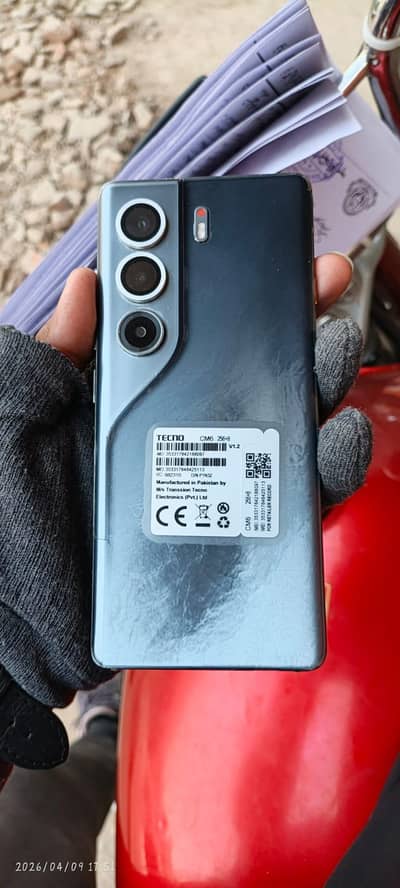 Tecno camon 40 pro 8/256 memory