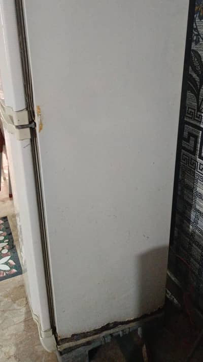 Used Fridge for sale (Not Working/For parts)