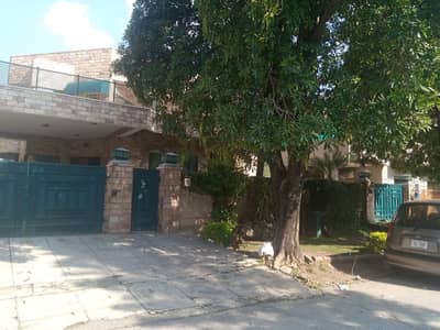 i-8 one kanal upper poration with sapparte Gate For Rent.