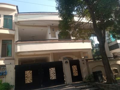 i-8 Beautiful upper poration For Rent.