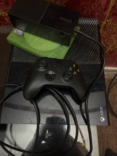 xbox one non jailbreak with 2 games halo and 2k23
