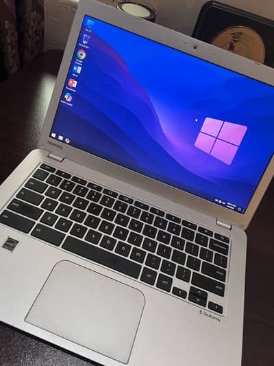 Toshiba slim laptop for sale (CB 30)