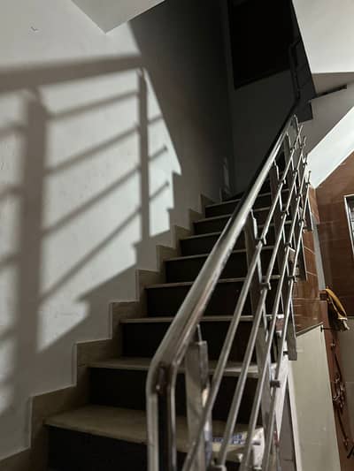 8 MARLA UPPER PORTION FOR RENT IN EDEN BOULEVARD COLLEGE ROAD LAHORE