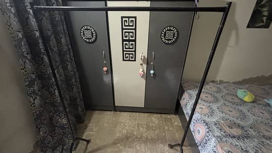 Single pole v shape cloth hanging stand/ rack