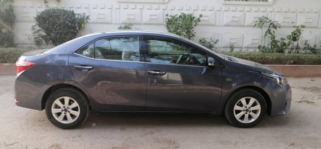 Toyota Corolla Altis Grande model 2015 strong blue