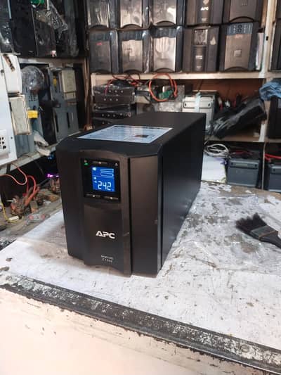 APC Smart UPS 1000VA 700W With LCD Display Model