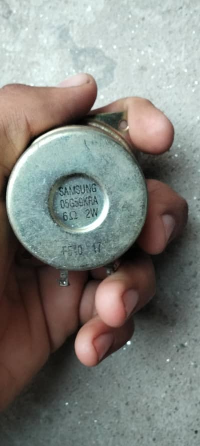 boht achay speakers hain sound quality boht achi hay