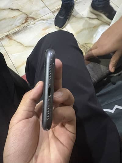 Iphone11 black jv 64gb 76BH waterpack 9/10 condition