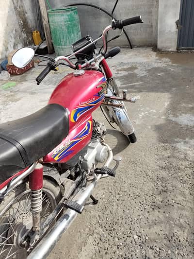 United 70cc bike very neat and clean