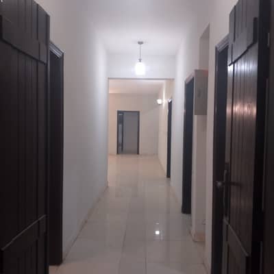 12 MARLA 4 BEDROOM BEAUTIFUL APARTMENT AVAILABLE FOR SALE