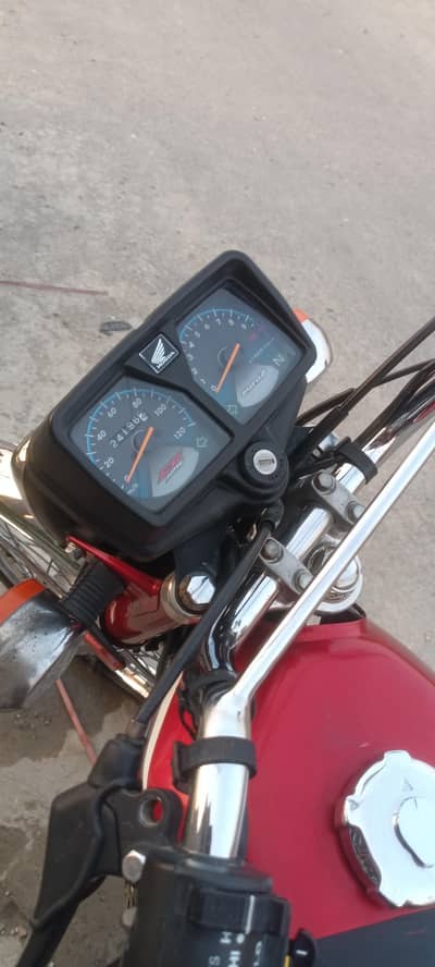Honda 125 lush condition for urgent sale