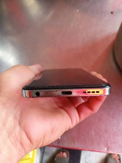 Infinix Hot 40i 8+8/128 with original chrger box  final Price no bhas