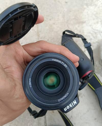 Exchange possible with smartphone. . . . Nikon D-3400 18-55 mn, + prime 50