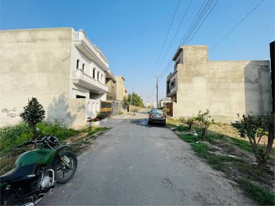 Top Location 5 Marla Plot In Block O Best For Future Investment