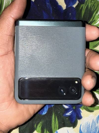 Motorola Razr 40 (8GB / 128GB) – Clean location pattoki