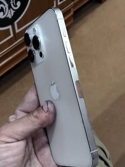 ifhone 14 pro max jV