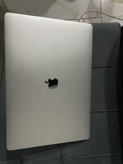 MacBook pro 2017/2016 16/256    Hp dell lenovo acer