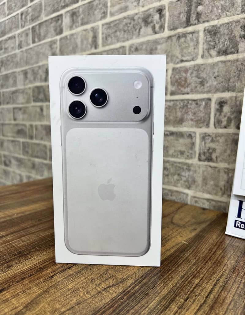 iPhone 17 pro max just box open 0 cycle count 0