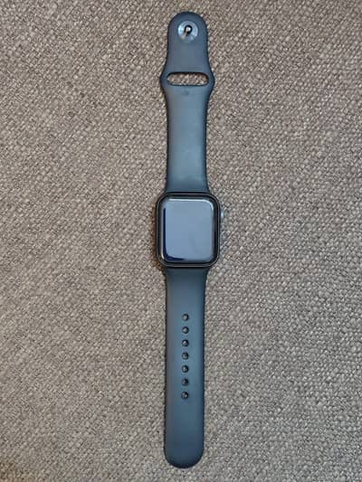 Apple Watch Series 4 40mm ( Read Description )