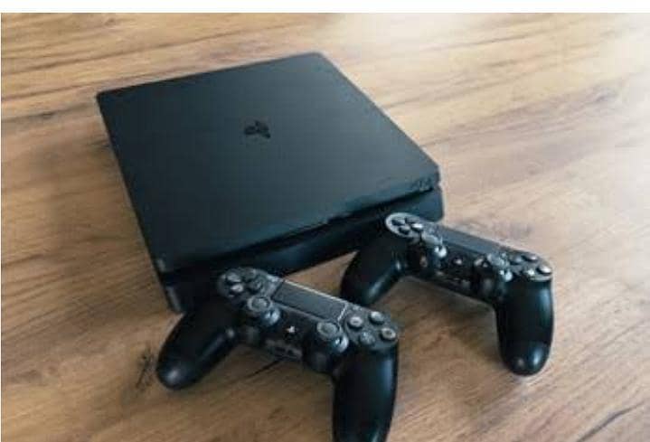 PlayStation4 with two controller With CD FIFA2025 0