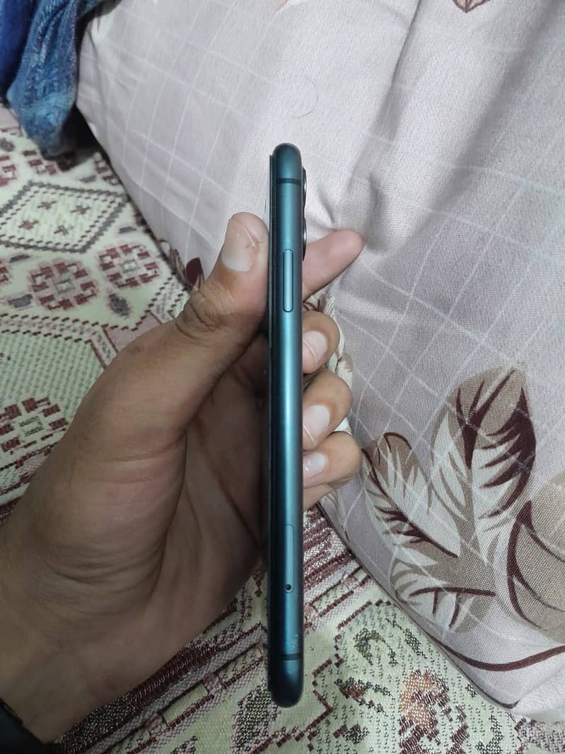 iPhone 11 3