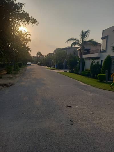 10 marla plot avalible for sale in dha phase 7