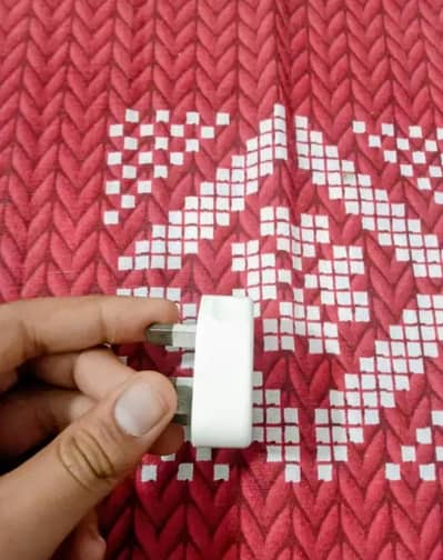 iphone adaptor . 03172412300 wtsp