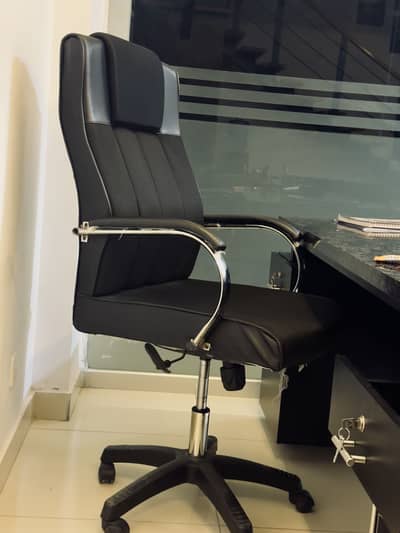 Chairs like brand new condition