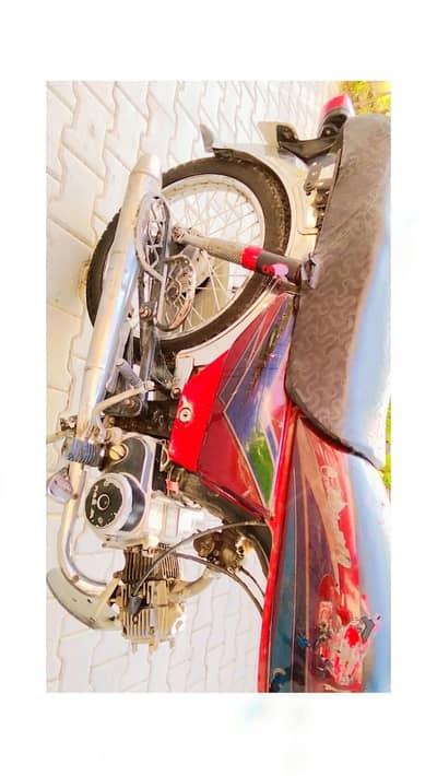 ek hath Chali Hui motorcycle, 