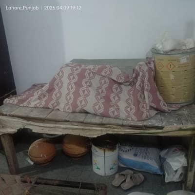 one table and one dressing drow table size 6 by 4