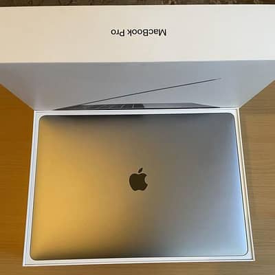 Macbook Pro 2017 |  8 Gb ram 256 ssd