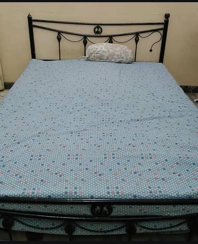 rod iron bed without mattress