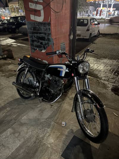 Honda cb 180 in very good condition orignal cb 100 chasis Araya rim