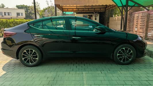 Hyundai Elantra 2024