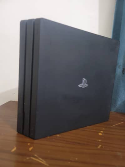 Ps4 pro 1tp with the last of us edition controller