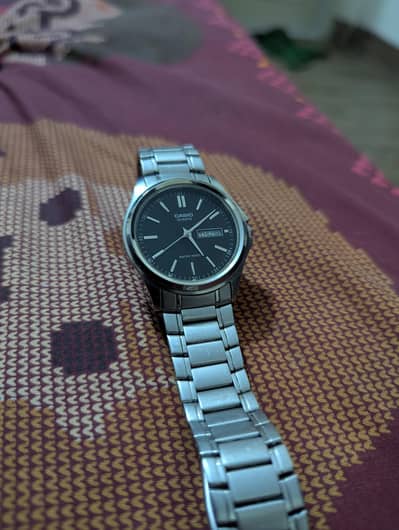 Casio watch in quartz Japan mov 1333 MTP-1239