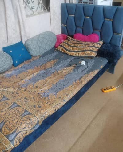 Single bed, used like new