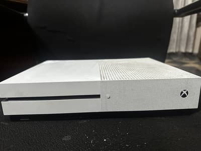 Xbox One S 1Tb Disc Edition | Used | Controller Free