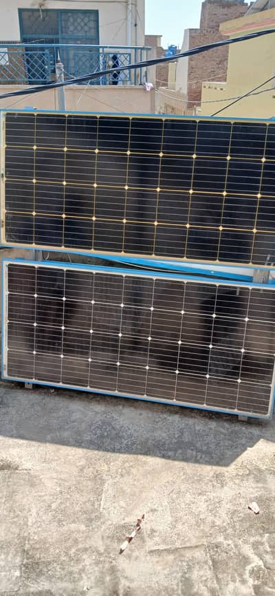 4 plates available for sale with stand