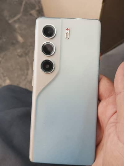 serious buyer contact me on WhatsApp 03127730971