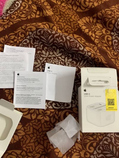 Apple 20 watt 3 pin adopter