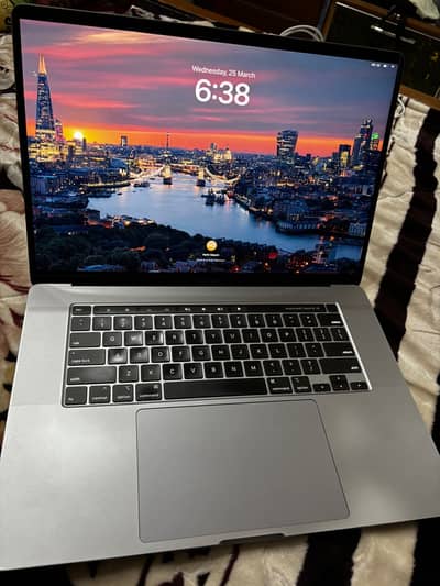 MacBook Pro 16” 2019 Core i9 | 32GB RAM | 4GB GPU | Low Cycles